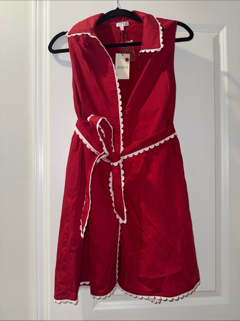 AVARA Red Scalloped Trim Sleeveless Shirt Dress with Tie Waist